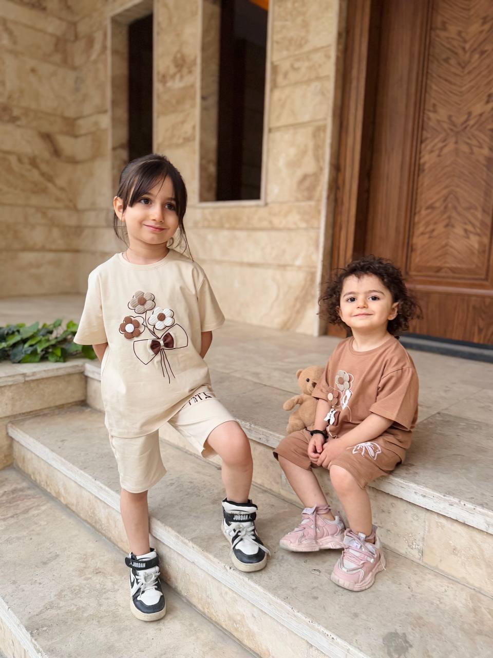 لباس  ست دو تکه تیشرت شلوارک دخترانه پاپیون با گل های برجسته سایز 50 و 55