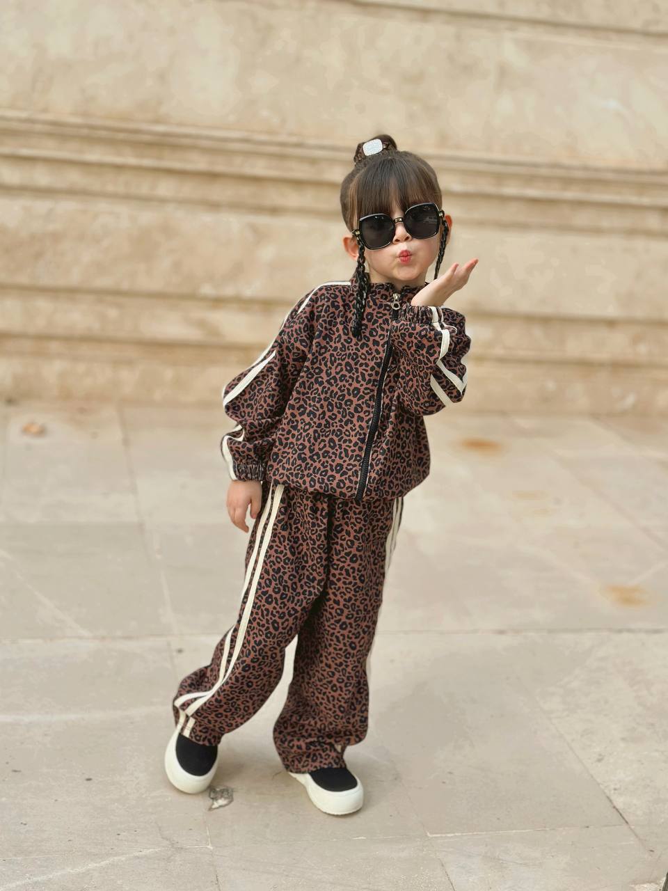 ست دخترانه سویشرت شلوار پلنگی جنس مخمل کبریتی مناسب دو  تا ده سال